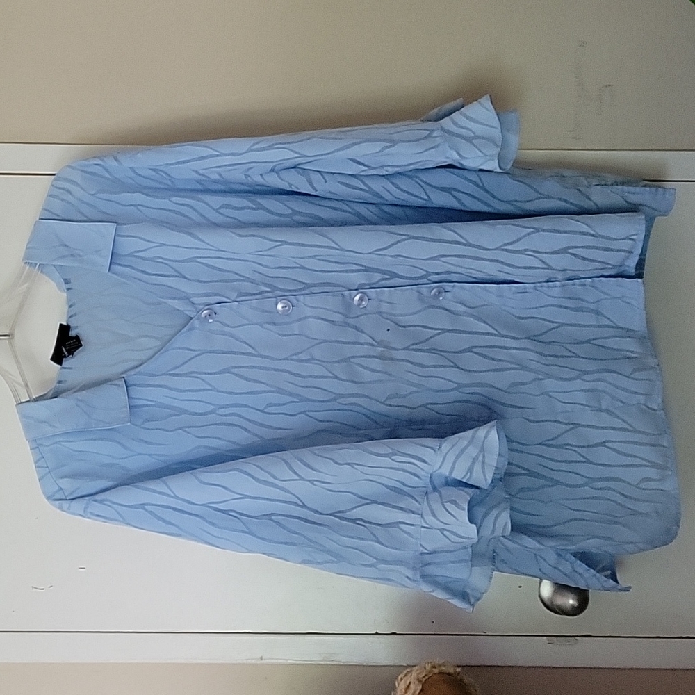 Blue blouse with quarter sleeves